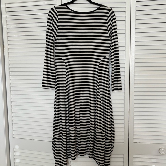 Connie Black and White Long Sleeve Dress - Picture 4 of 4